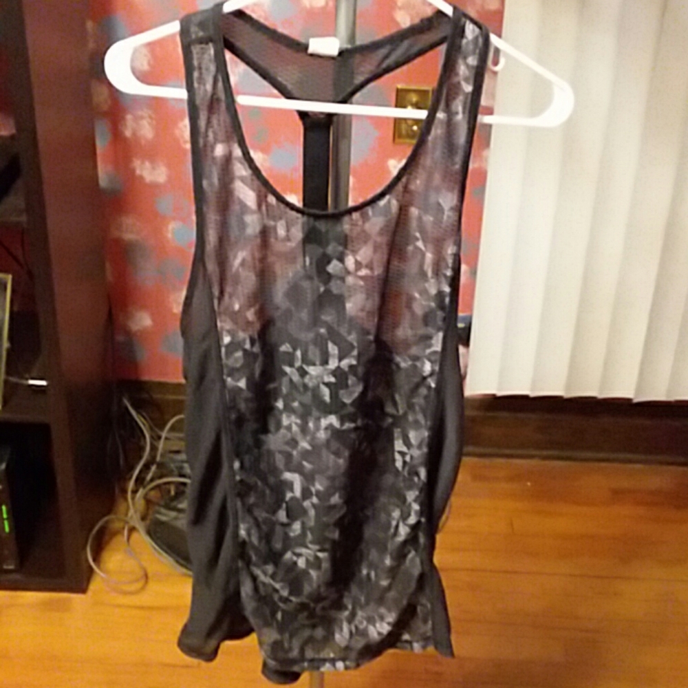 Geometric pattern tank top